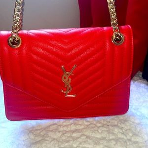 Saint Laurent
LOULOU LARGE CHAIN BAG IN QUILTED "Y" LEATHER